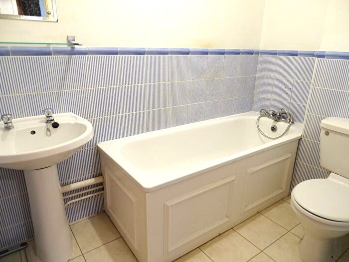 1 Bedroom Flat For Sale In Brook Street, CM1