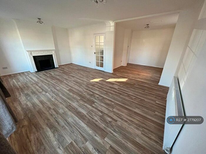 4 Bedroom Detached House To Rent In Chiltern Road, Maidenhead, SL6