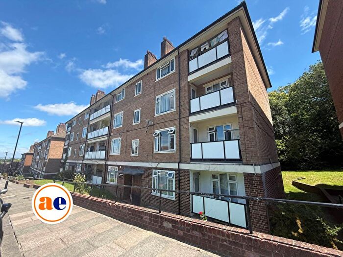 2 Bedroom Flat For Sale In Commonwealth Way, London, SE2