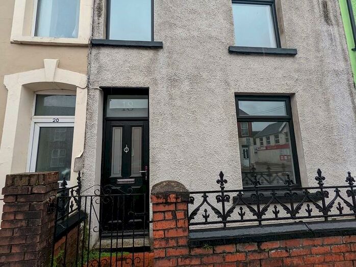 3 Bedroom End Of Terrace House To Rent In High Street, Glynneath, Neath, Neath Port Talbot., SA11