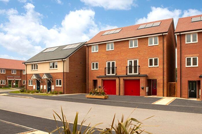 4 Bedroom Semi-Detached House For Sale In Off The, Daventry, NN11