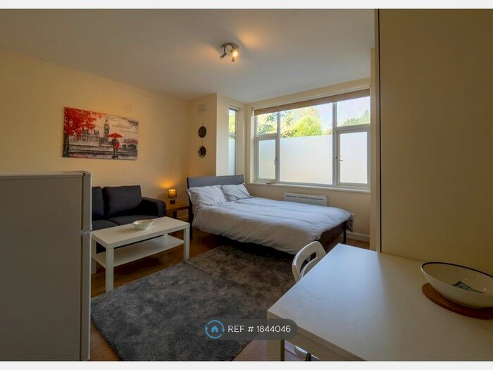 Studio To Rent In Dollis Hill Avenue, London, NW2