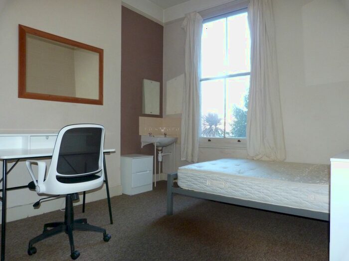 Studio To Rent In Hammersmith Grove, London, W6