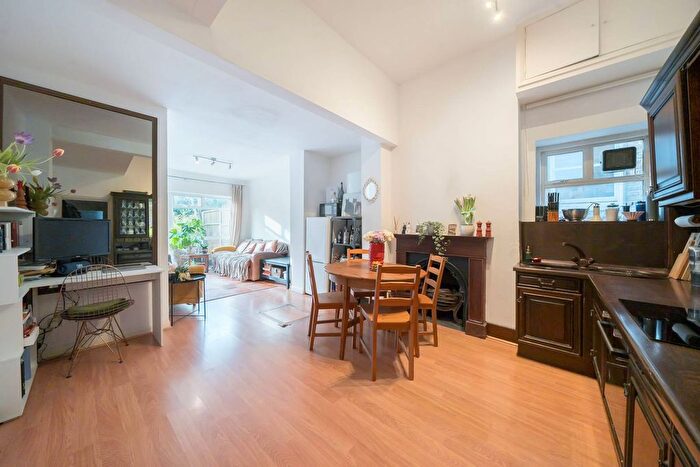 1 Bedroom Flat For Sale In Eaton Rise, Ealing Broadway, London, W5