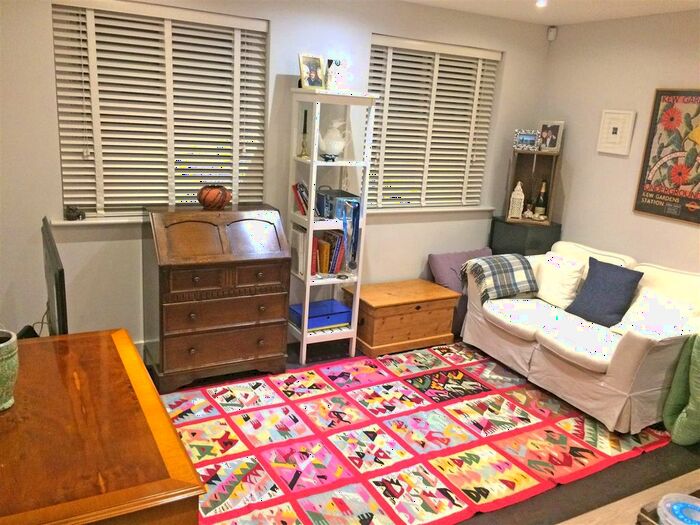 1 Bedroom Flat To Rent In Colne Road, Twickenham, TW2