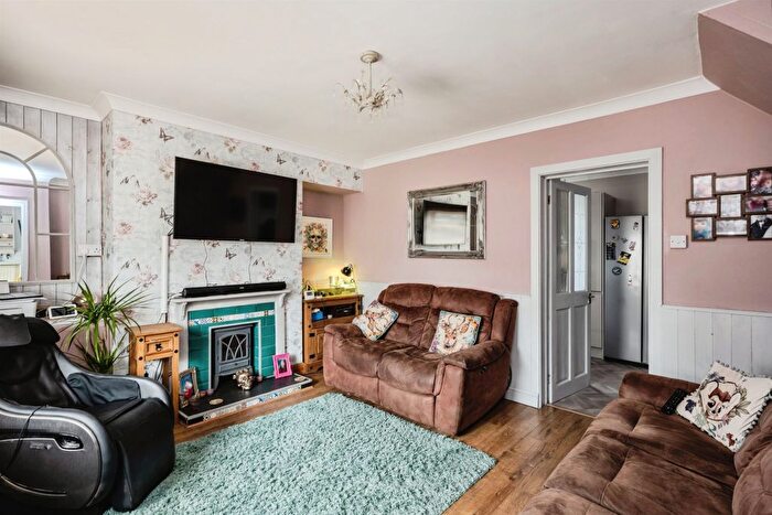 3 Bedroom Terraced House For Sale In Gwynfor Road, Cockett, Swansea, SA2