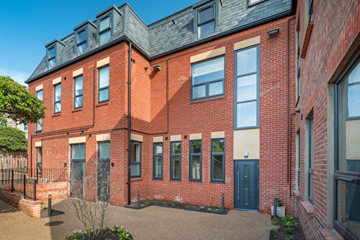 1 Bedroom Apartment For Sale In Harlow House, Harlow Road, High Wycombe, Bucks, HP13