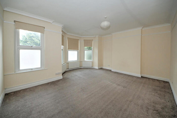 1 Bedroom Semi-Detached House To Rent In Brownlow Road, London, N11