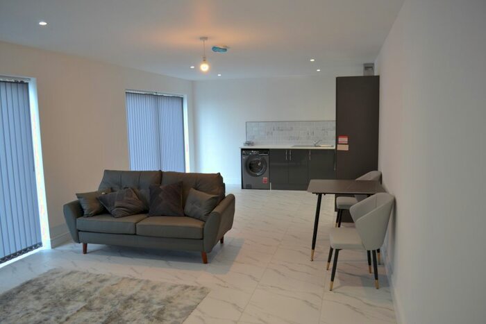 1 Bedroom Flat To Rent In Apartment Leeds Road, Laisterdyke, Bradford, BD3