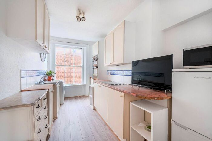 1 Bedroom Flat To Rent In Colville Road, Notting Hill, London, W11
