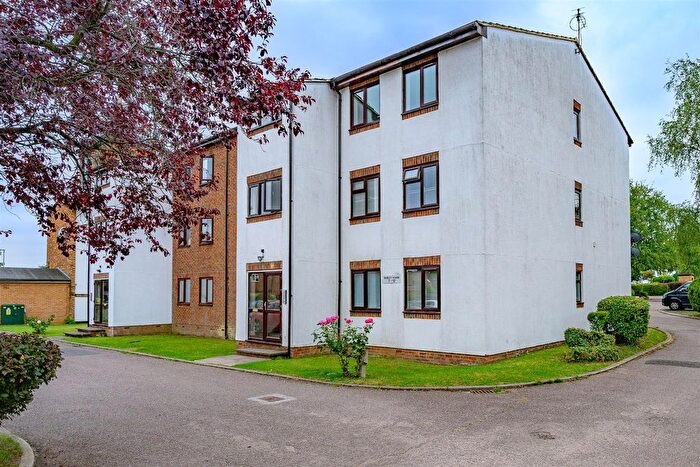 2 Bedroom Flat For Sale In Burley House, Queens Drive, Abbots Langley, WD5