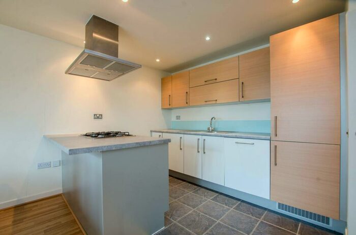 1 Bedroom Flat To Rent In Merchant Street, Bow, London, E3