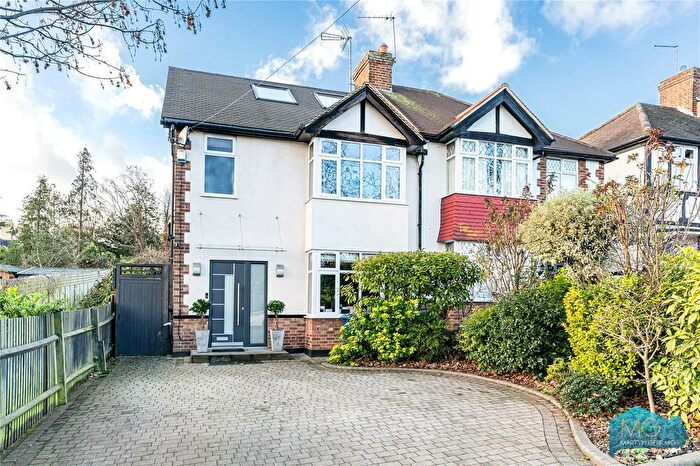 5 Bedroom Semi Detached House For Sale In York Road, New Barnet, Barnet, EN5
