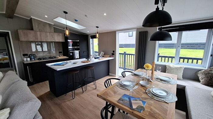 2 Bedroom Mobile/park Home For Sale In Mawgan Porth, Newquay, TR8