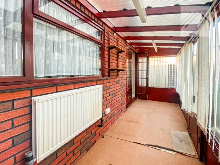 2 Bedroom Bungalow For Sale In Waarem Avenue, Canvey Island, SS8