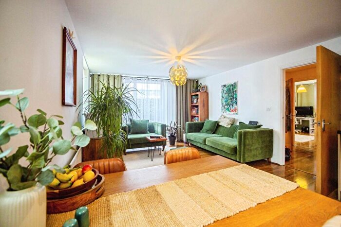 2 Bedroom Flat For Sale In Clifford Way, Maidstone, Kent, ME16