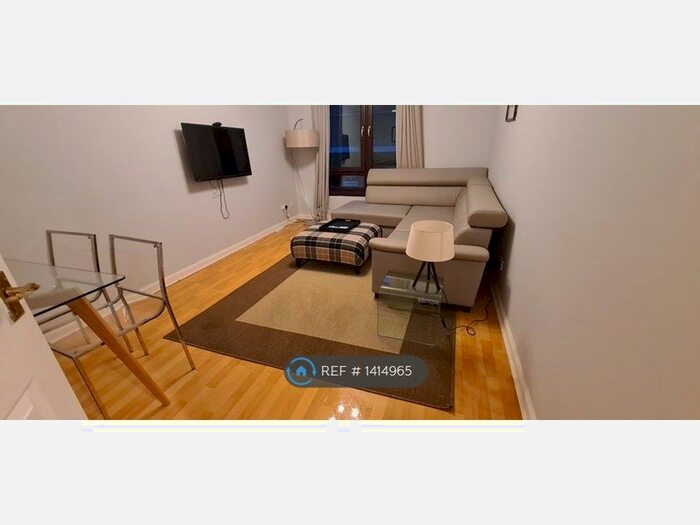 2 Bedroom Flat To Rent In Lochrin Place, Edinburgh, EH3