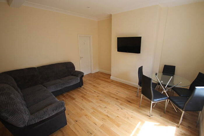 6 Bedroom Terraced House To Rent In Lucas Place, Woodhouse, Leeds, LS6