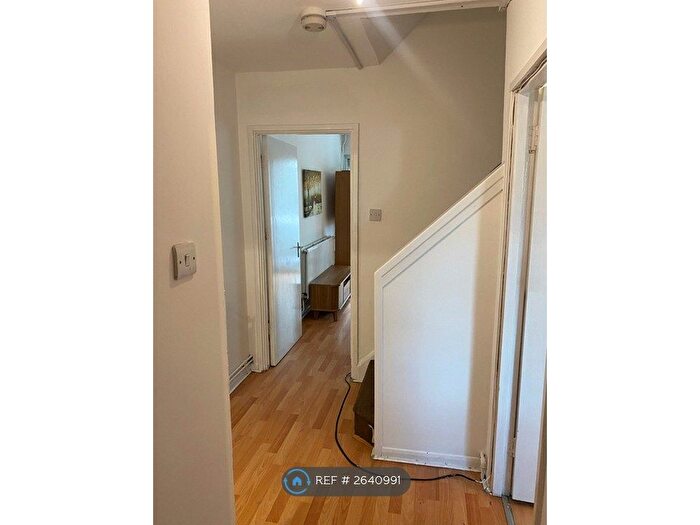4 Bedroom Flat To Rent In Woodville House, London, SE1