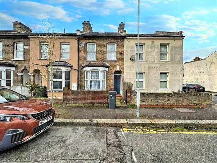 3 Bedroom House To Rent In Hall Road, Stratford, E15