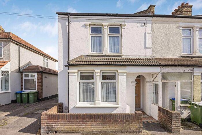 3 Bedroom Terraced House For Sale In Warwick Road, Welling, DA16