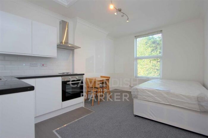 Studio To Rent In Manstone Road, Kilburn, London, NW2