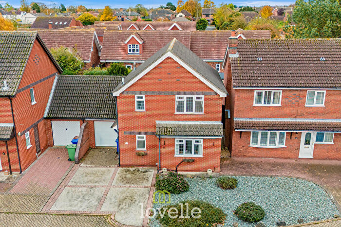 3 Bedroom Link Detached House For Sale In Savoy Court, New Waltham, DN36