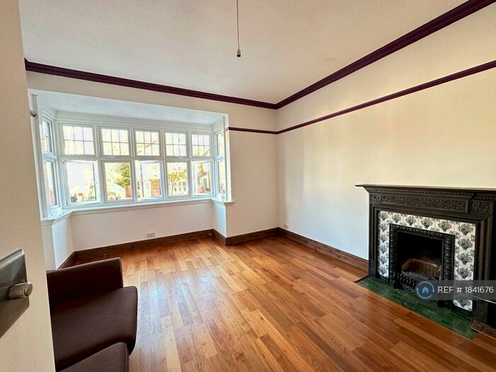 1 Bedroom Flat To Rent In Normanton Road, South Croydon, CR2