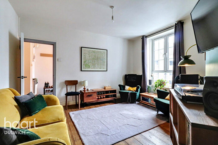 2 Bedroom Flat For Sale In East Dulwich Estate, London, SE22