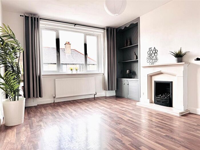 2 Bedroom Flat To Rent In Loch Street, Townhill, Dunfermline, Fife, KY12