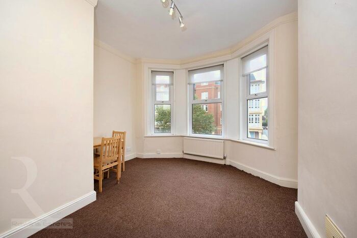 1 Bedroom Flat To Rent In High Road, London, N12