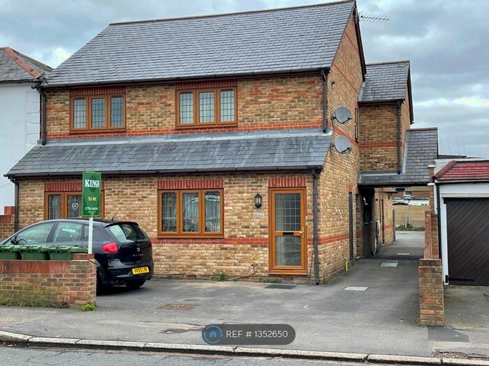 1 Bedroom Flat To Rent In Feltham Hill Road, Ashford, Middlesex, TW15