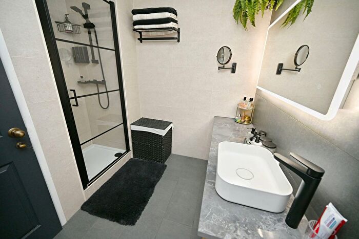 2 Bedroom Flat For Sale In Cornfall Place, Barnsley, S70