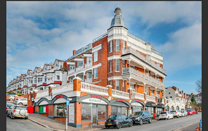 1 Bedroom Apartment For Sale In Palmeira Mansions, Westcliff-on-Sea, SS0