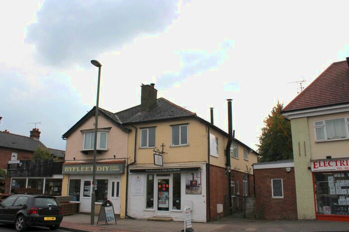 2 Bedroom Flat To Rent In High Road, Byfleet, West Byfleet, KT14