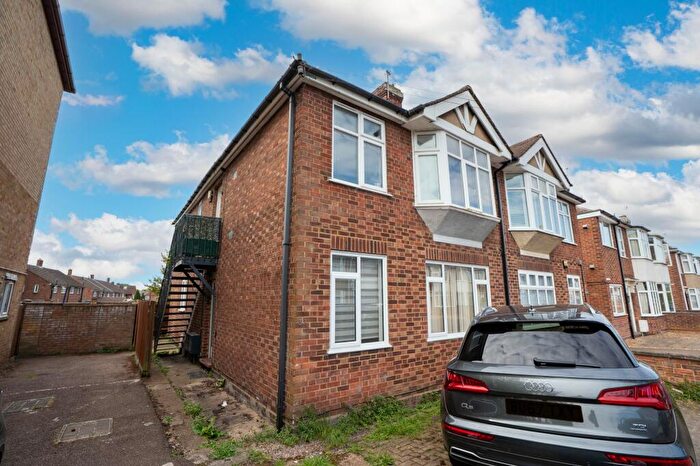 2 Bedroom Flat For Sale In Elfleda Road, Cambridge, CB5