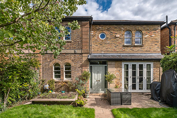 4 Bedroom House For Sale In Model Cottages, London, SW14
