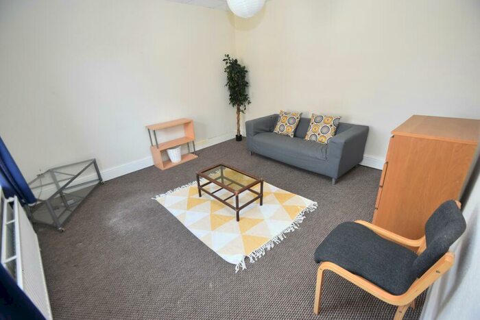 3 Bedroom Flat To Rent In Harriet Street, Cathays, Cardiff, CF24
