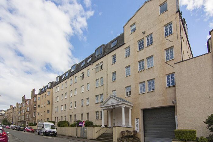 3 Bedroom Flat To Rent In Caledonian Crescent, Edinburgh, EH11