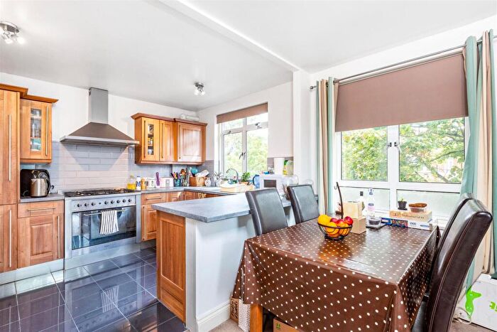 2 Bedroom Flat To Rent In Castelnau, Barnes, SW13