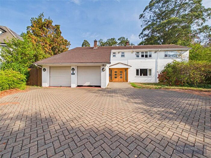 5 Bedroom Detached House For Sale In The Paddocks, Weybridge, KT13