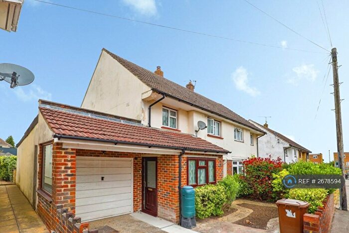 3 Bedroom Semi-Detached House To Rent In Savage Road, Chatham, ME5