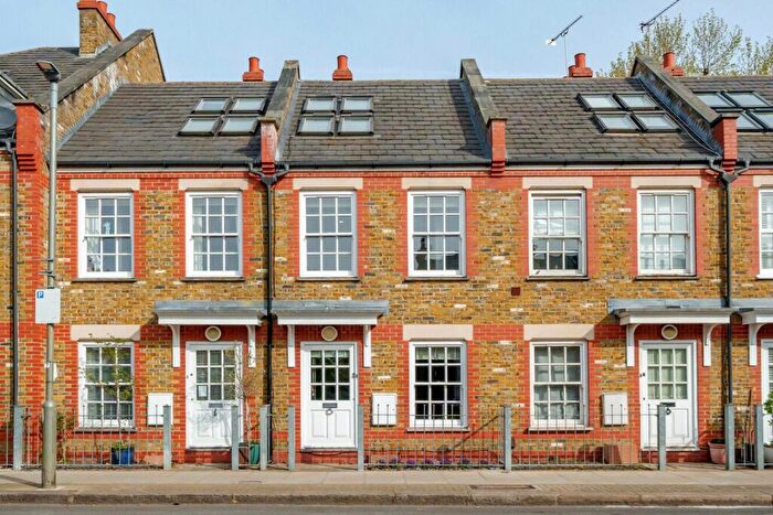 2 Bedroom House For Sale In Burns Road, Battersea, London, SW11