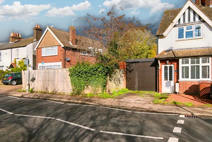 2 Bedroom Cottage For Sale In London Road, Shenley, WD7