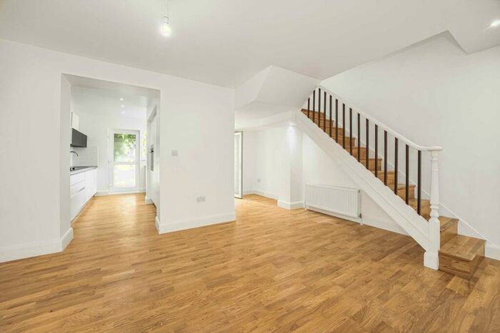 3 Bedroom Terraced House To Rent In Brett Road, Hackney, E8