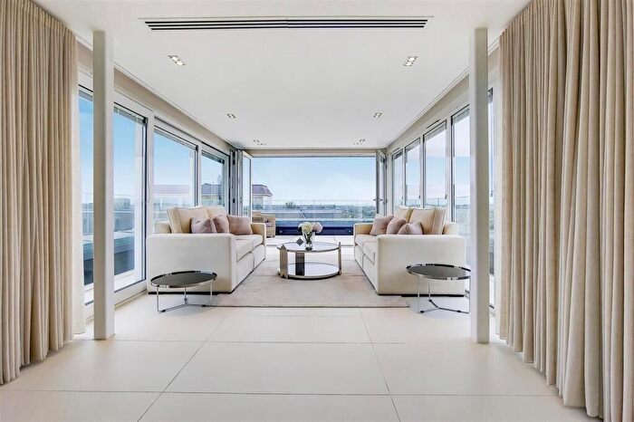 3 Bedroom Flat To Rent In Penthouse, St. Johns Wood Park, NW8