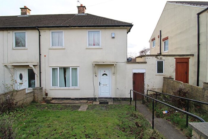 2 Bedroom End Of Terrace House To Rent In Sherwood Avenue, Bradley, Huddersfield, HD2