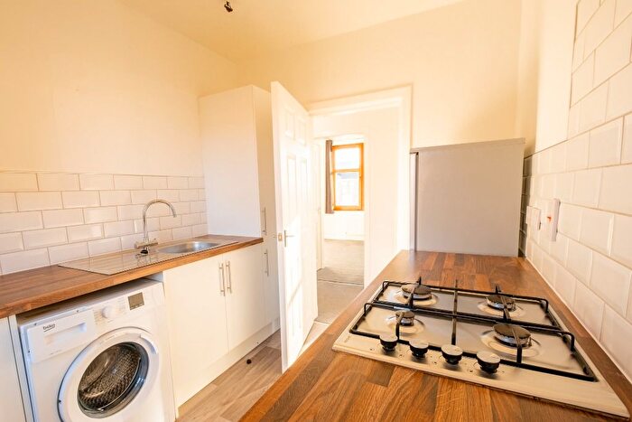 2 Bedroom Flat To Rent In Abbotsford Place, Dundee, DD2
