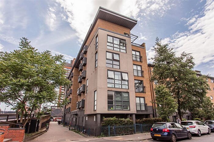 2 Bedroom Flat For Sale In Capulet Square, Bromley By Bow, E3