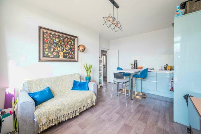 2 Bedroom Flat To Rent In Christian Street, , Whitechapel, London, E1